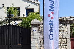 Drapeau Publicitaire Crédit Mutuel